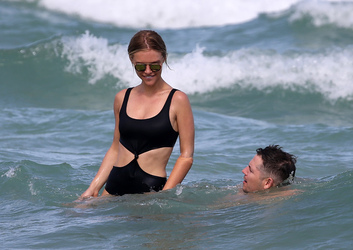 Lauren Scruggs Wears a Black Bikini as She Hits The Beach With Husband Jason Kennedy
