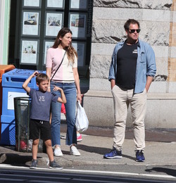 Michael Weatherly and wife window shopping for houses with their kids Michael Weatherly and wife window shopping for houses with their kids