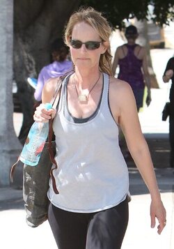 Helen Hunt leaving yoga class