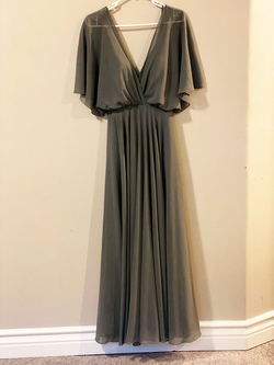 Serial Bridesmaid Dubbed Real Life 27 Dresses After Being A Bridesmaid 14 Times