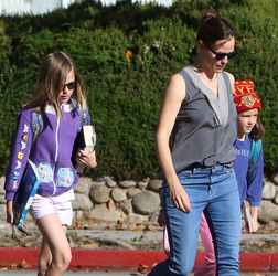 Jennifer Garner soaking on the sunshine while out with the girls