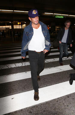 Comedic actor Will Arnett arrives at LAX sporting a cool denim jacket facial scruff and a Lakers cap as he makes his way to his vehicle. Comedic actor Will Arnett arrives at LAX sporting a cool denim jacket facial scruff and a Lakers cap as he makes his way to his vehicle.