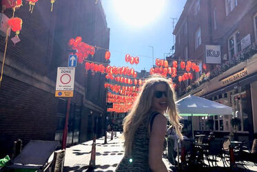 Amber Heard enjoys the UK sunshine