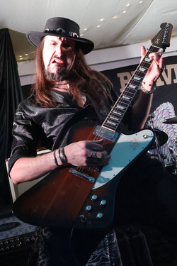 Star Circus performing at The Beaverwood Club