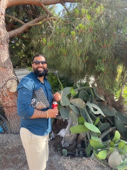 Time strapped Brit leaves drivers cackling hanging SHORTS out car window in quick dry hack