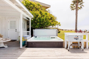 Ashton Kutcher and Mila Kunis beach home Ashton Kutcher and Mila Kunis beach home