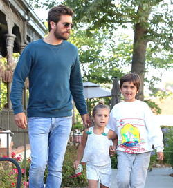 Scott Disick Finally Back On Daddy Duty Scott Disick Finally Back On Daddy Duty