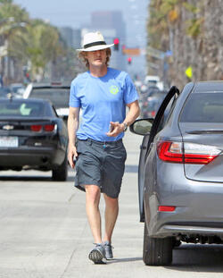 Owen Wilson Steps Out For Lunch With Son Robert