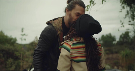 Jason Momoa surprises his wife Zoe Kravitz by restoring her first Ford Mustang car Jason Momoa surprises his wife Zoe Kravitz by restoring her first Ford Mustang car