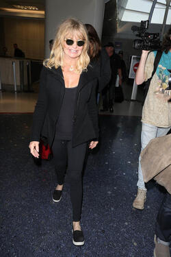 Goldie Hawn and Kurt Russell arrive at the airport