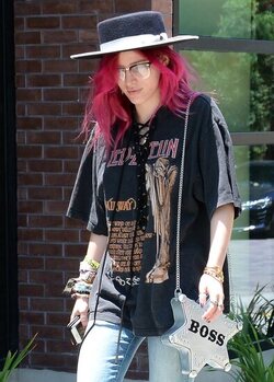 Bella Thorne Out With A Mystery Man After Explosive Relationship With Scott Disick Bella Thorne Out With A Mystery Man After Explosive Relationship With Scott Disick