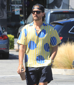Kourtney Kardashian And Scott Disick Reunite Over Coffee In Malibu