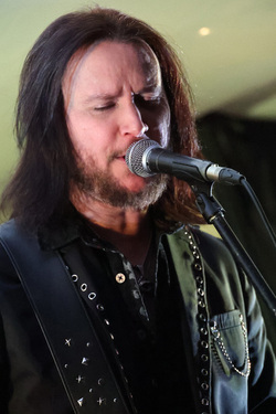 Star Circus performing at The Beaverwood Club