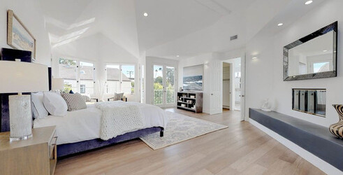 Hollywood film director Patty Jenkins has just bought this house in Santa Monica California for 6.35 million