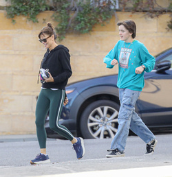 Jennifer Garner Enjoys Quality Time With 16 Year Old Fin Ahead Of Super Bowl Sunday