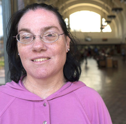 I CHOO CHOO CHOOSE YOU WOMAN CLAIMS SHE MARRIED A TRAIN STATION AFTER 36 YEARS IN LOVE