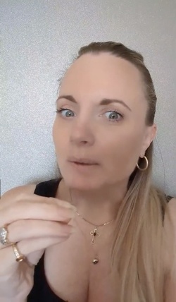 Psychic says she accidentally TIME TRAVELLED during flight