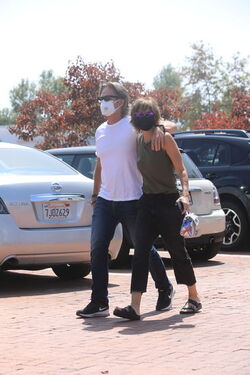 Lisa Rinna and Harry Hamlin in love in Malibu