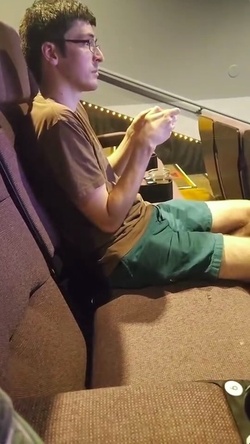 Woman goes viral renting entire CINEMA screen to play video games with mates Woman goes viral renting entire CINEMA screen to play video games with mates