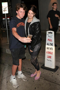 Lana Del Rey dines with friends at Craig s