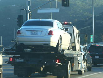 Kim Kardashian Breaks Down On Mulholland Drive And Calls A Tow