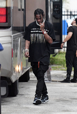 Kylie Jenner Visits Travis Scott on the set of his new Music Video