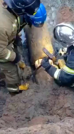 Man Got Trapped In 1ft Wide Sewer Pipe After Climbing In For No Apparent Reason Man Got Trapped In 1ft Wide Sewer Pipe After Climbing In For No Apparent Reason
