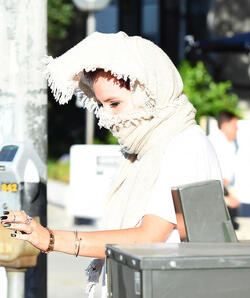 Bella Thorne Tries to Leave Katsura Incognito
