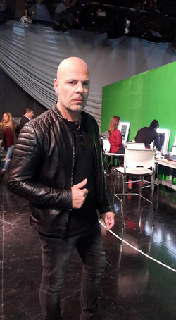 Bruce Willis lookalike at Comic Con Colombia Bruce Willis lookalike at Comic Con Colombia