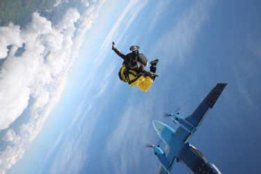 THE WORLDS OLEST TANDEM SKYDIVER AT 101 YEARS OLD with video 