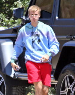 Justin Bieber Goes Trail Running With A Pal In Malibu Justin Bieber Goes Trail Running With A Pal In Malibu