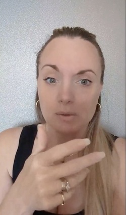 Psychic says she accidentally TIME TRAVELLED during flight