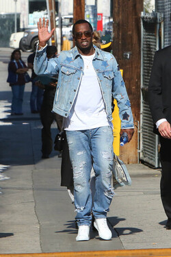 Sean P. Diddy Combs Narrowly Avoids Fall As He Waves To Fans At Jimmy Kimmel Sean P. Diddy Combs Narrowly Avoids Fall As He Waves To Fans At Jimmy Kimmel