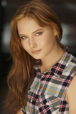 JENNIFER LAWRENCE DOPPELGANGER THANKS STRANGERS FOR SPOTTING SIMILARITIES TO A LIST STAR