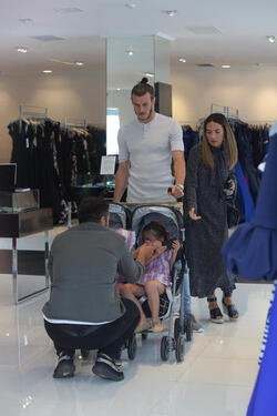 Garret Bale and Emma Rhys Jones goes shopping on Robertson BLV with their children Garret Bale and Emma Rhys Jones goes shopping on Robertson BLV with their children