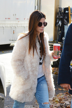 Sandra Bullock on the set of Oceans 8 filming in a Brooklyn church on NOVEMBER 10 2016 in New York City New York Sandra Bullock on the set of Oceans 8 filming in a Brooklyn church on NOVEMBER 10 2016 in New York City New York