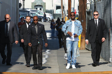 Sean P. Diddy Combs Narrowly Avoids Fall As He Waves To Fans At Jimmy Kimmel Sean P. Diddy Combs Narrowly Avoids Fall As He Waves To Fans At Jimmy Kimmel