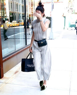 Kendall Jenner wears a fanny pack while shopping in the city Kendall Jenner wears a fanny pack while shopping in the city