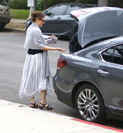 Jennifer Garner Lights Up Sunday For Her Community Jennifer Garner Lights Up Sunday For Her Community