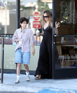 Jennifer Lopez Treats Emme To Coffee Bean Following Melrose Shopping Spree