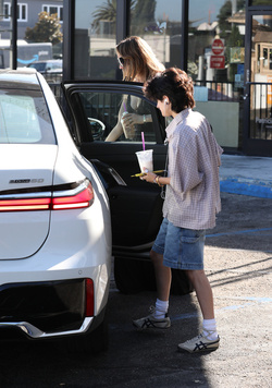 Jennifer Lopez Treats Emme To Coffee Bean Following Melrose Shopping Spree