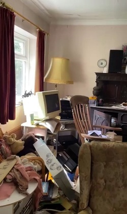 Urban explorer discovers abandoned vintage car graveyard Urban explorer discovers abandoned vintage car graveyard