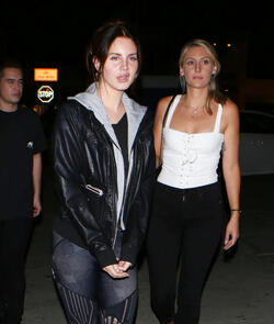 Lana Del Rey dines with friends at Craig s