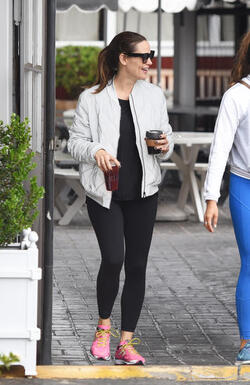 Jennifer Garner and a girlfriend make a caffeine pit stop at Brentwood Country Mart.