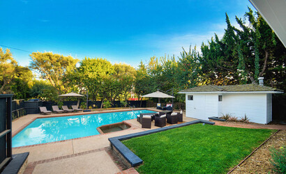 Jeff Lynne of the Electric Light Orchestra has just bought this house in Brentwood Los Angeles for 10 million Jeff Lynne of the Electric Light Orchestra has just bought this house in Brentwood Los Angeles for 10 million