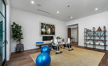 Lori Loughlin and Mossimo Giannulli have just bought this house in Hidden Hills California for 9.5 million.