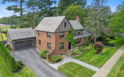 Celebrity chef Bobby Flay is looking to sell his home Celebrity chef Bobby Flay is looking to sell his home