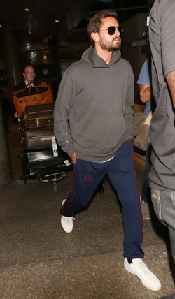 Scott Disick coming back from Cannes as if nothing happened Scott Disick coming back from Cannes as if nothing happened