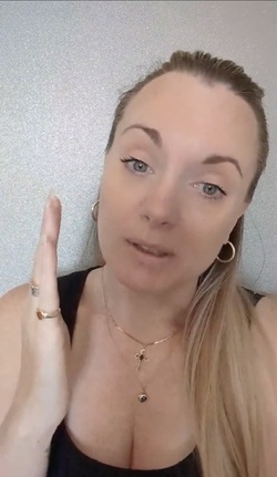 Psychic says she accidentally TIME TRAVELLED during flight