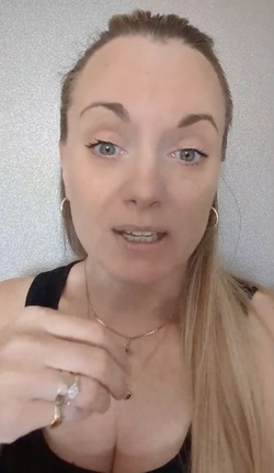 Psychic says she accidentally TIME TRAVELLED during flight